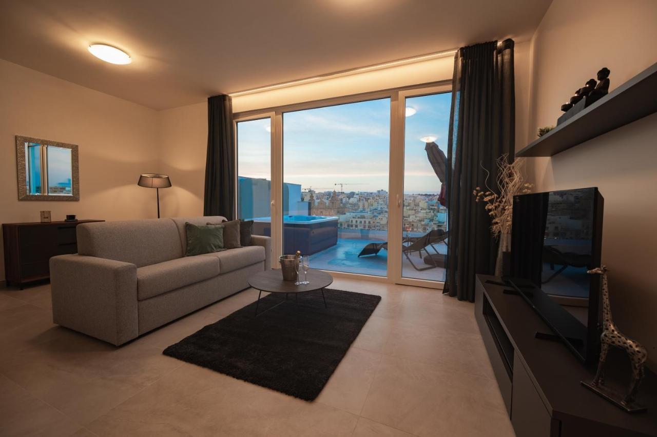 Apartment The Address Seafront With Hot Tub